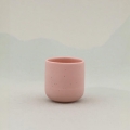 toczony na kole kubek, czarka 200 ml z porcelany barwionej w masie na ceglasto-różowy kolor