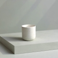 kubek z porcelany toczony na kole garncarskim, z drobinkami bazaltu Zakwas Studio