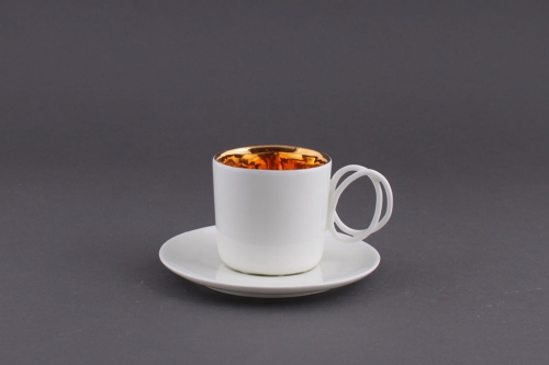 Filiżanka Ende cappuccino Twist pełna złota