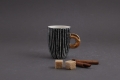 czarny kubeczek z porcelany