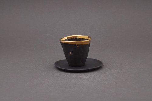 Czarka espresso czarna w złote kropki Magda Konior