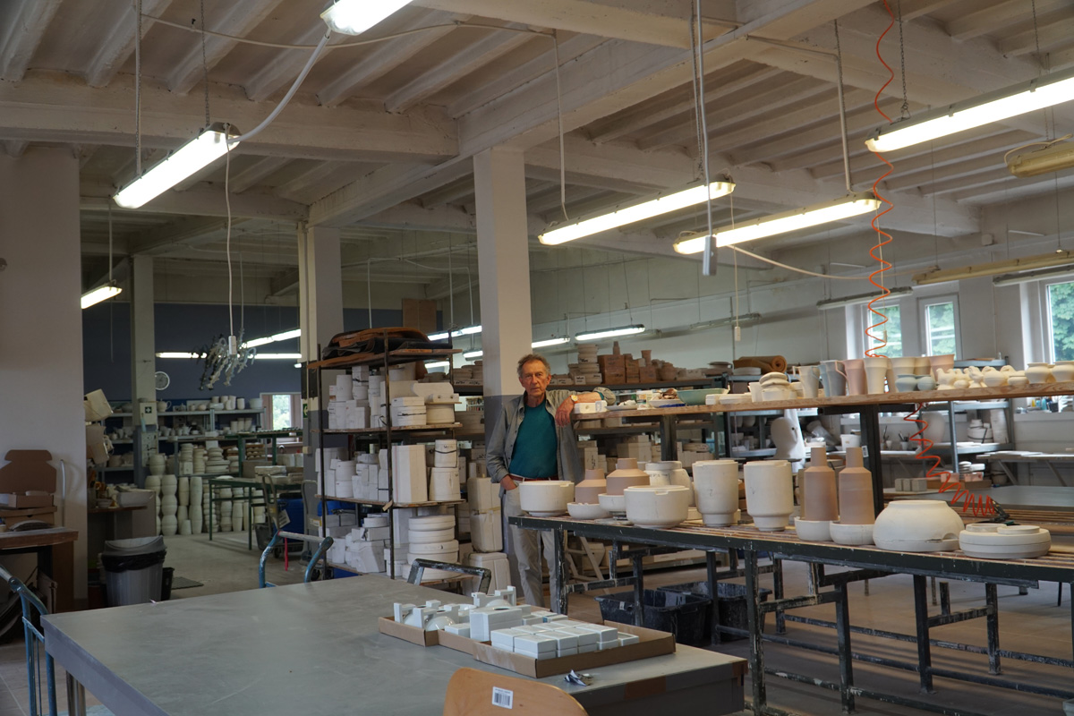 Marek Cecuła w Ćmielów Design Studio